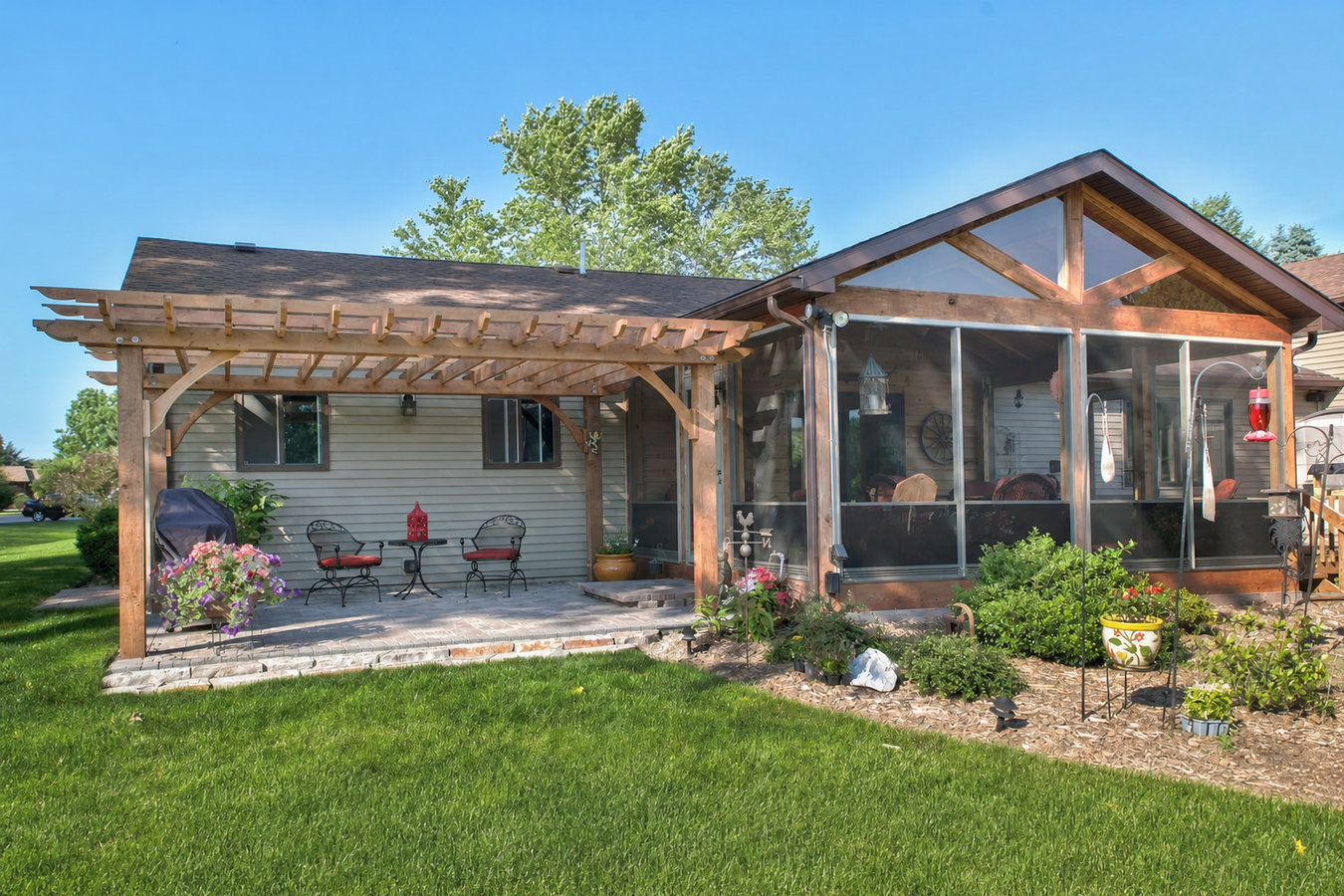 Moorhead Fence & Deck - deck builder in Moorhead, MN